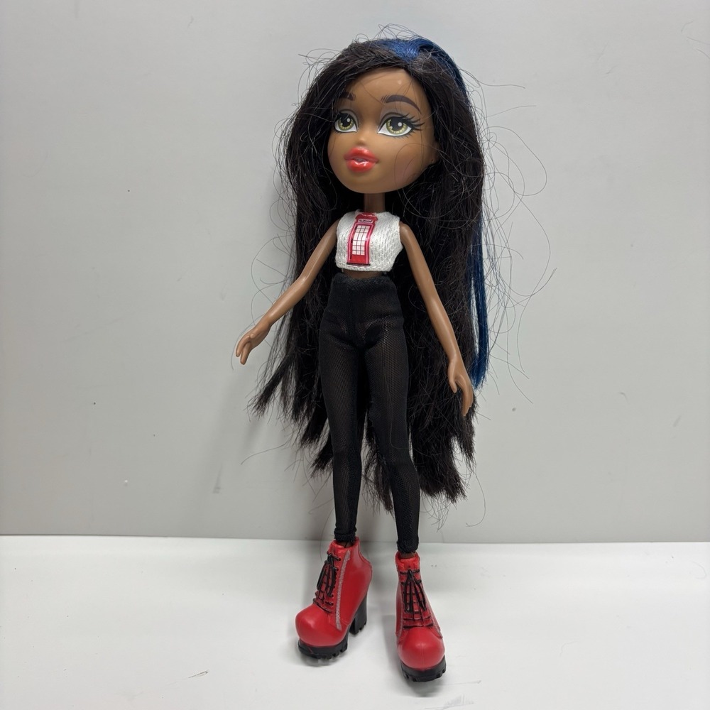 Bratz Doll Study Abroad Sasha To UK London 2015 10" Tall Red Shoes